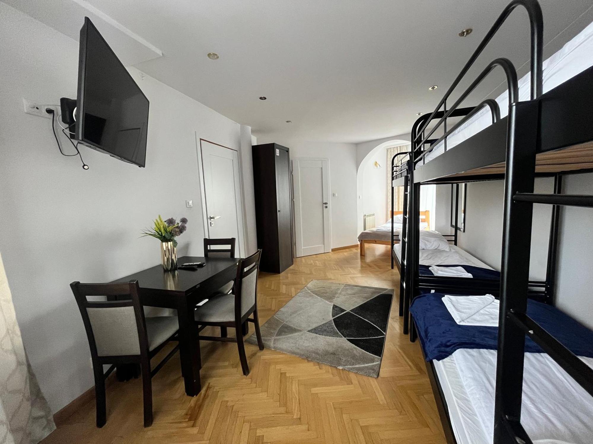 Hostel & Restauracja Santorini 比亚韦斯托克 外观 照片